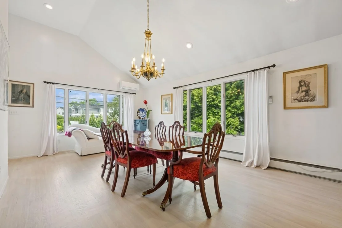Photo of 2525 Beverly Road