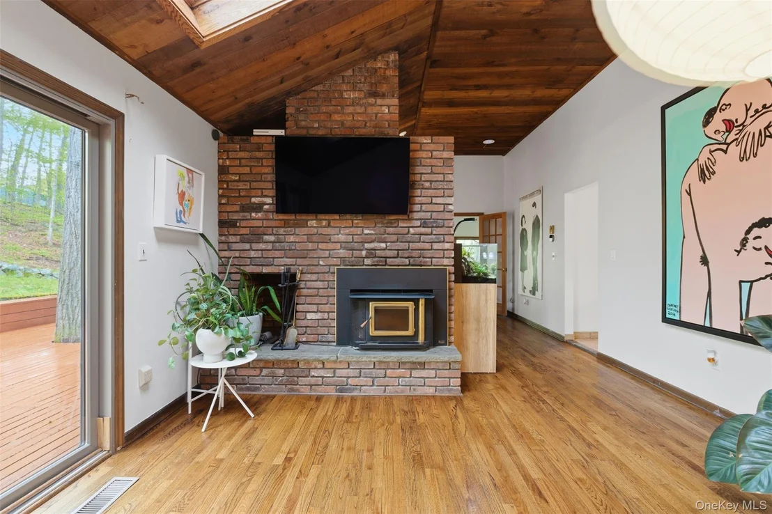 Photo of 8 Upper Shad Road