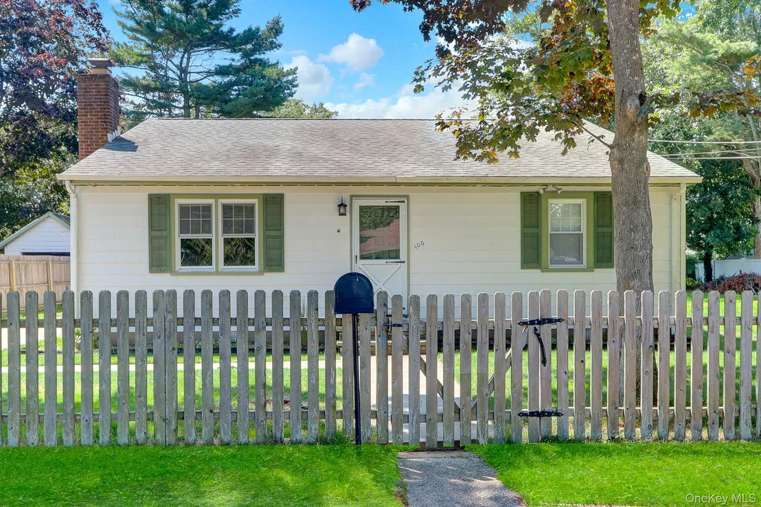 Photo of 100 Lincoln Drive