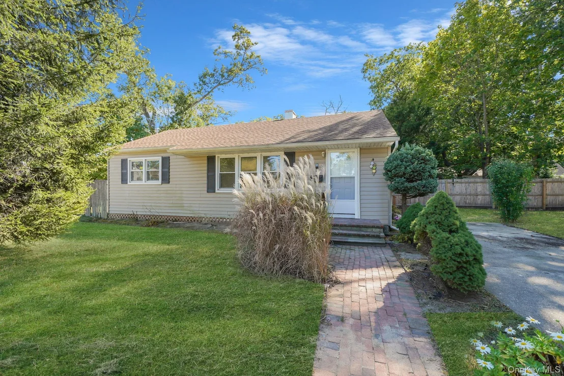 Photo of 2 W Walnut Street