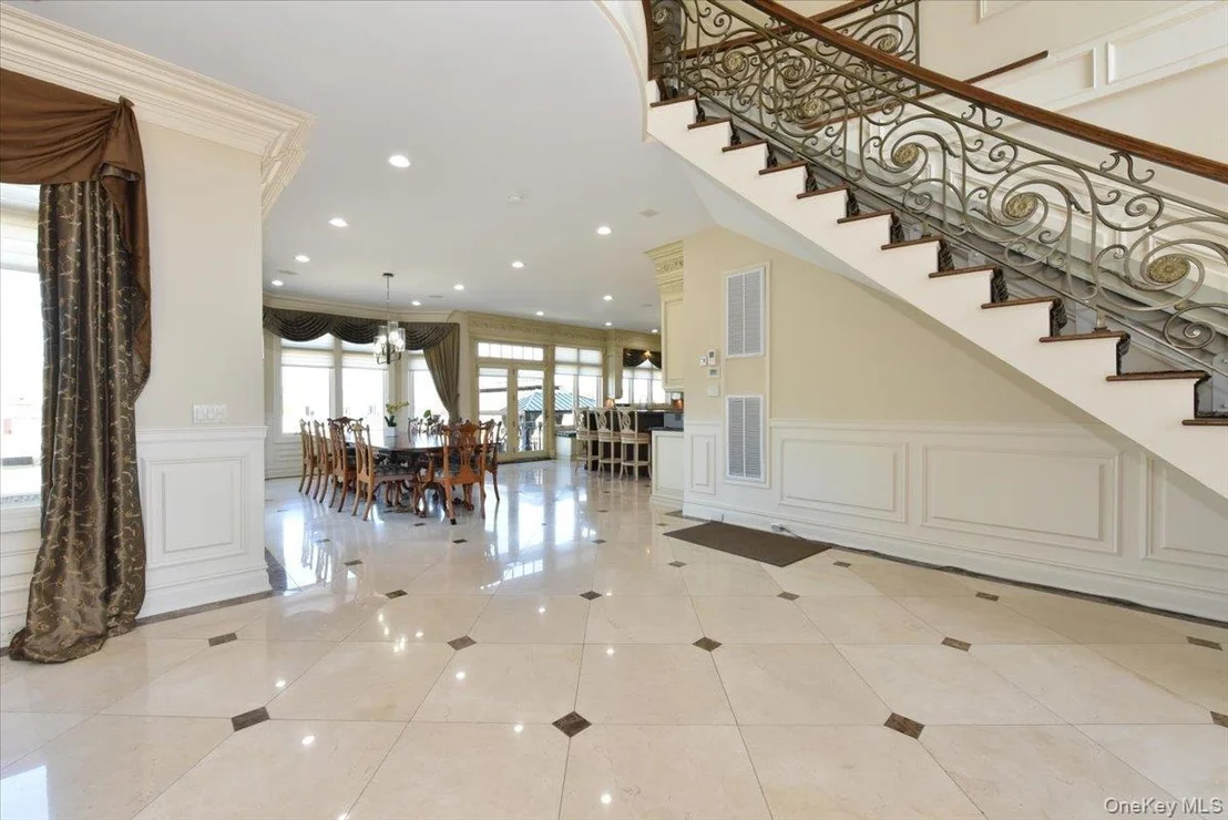 Photo of 3510 Riverside Drive