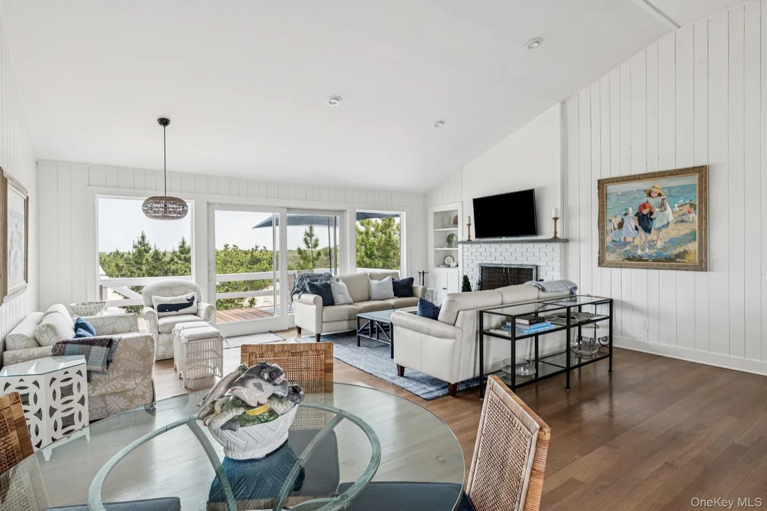 Photo of 355 Dune Rd