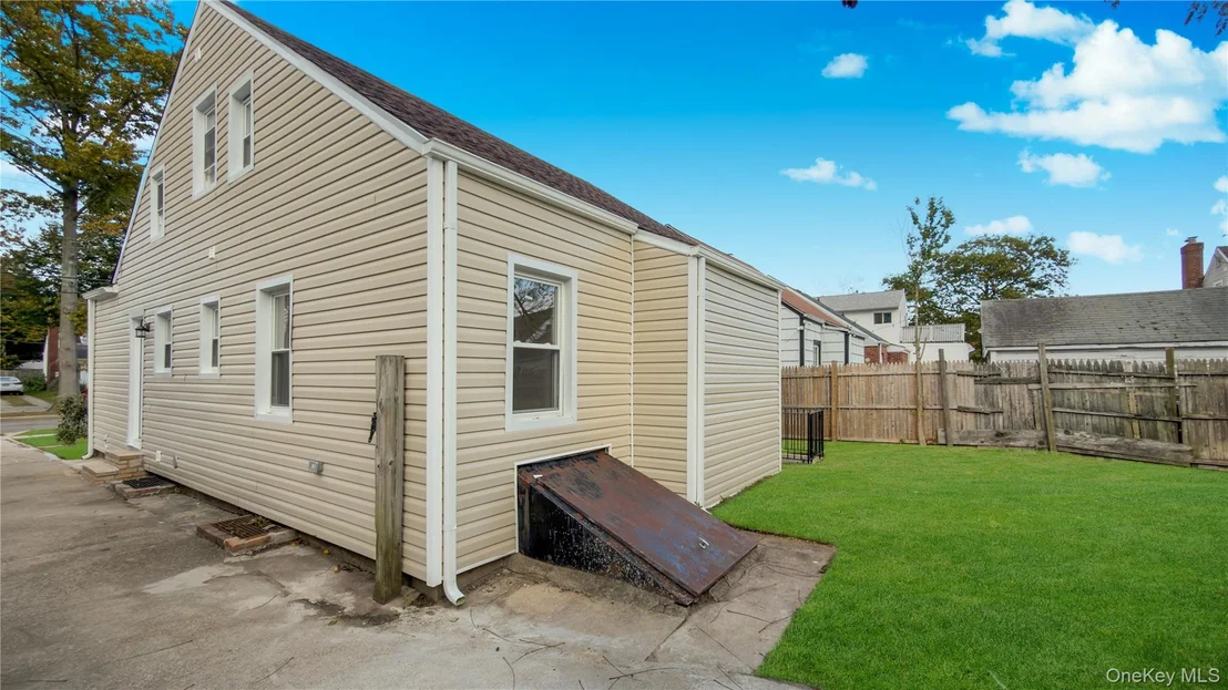 Photo of 138 Windsor Parkway