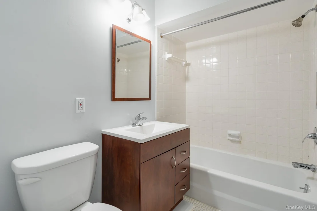 Photo of Unit F at 902 Commons Way