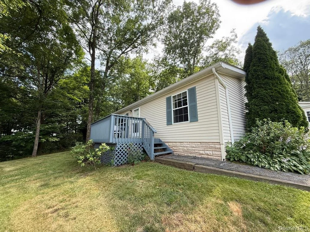 Photo of 551 5th Avenue