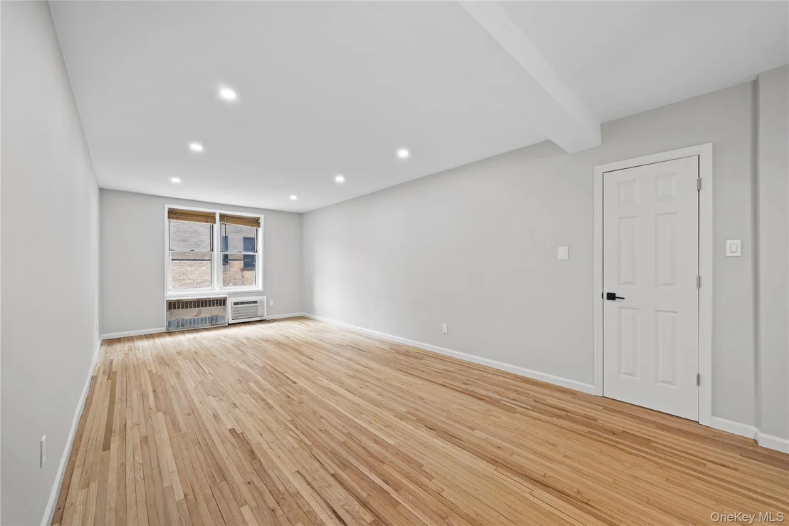 Photo of Unit 2A at 6535 Broadway