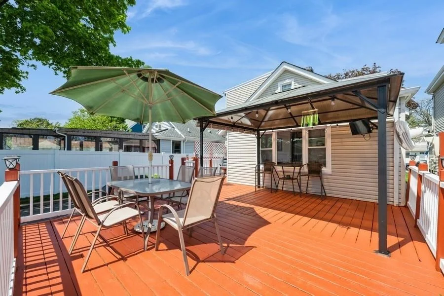 Photo of 1050 Lakeside Place