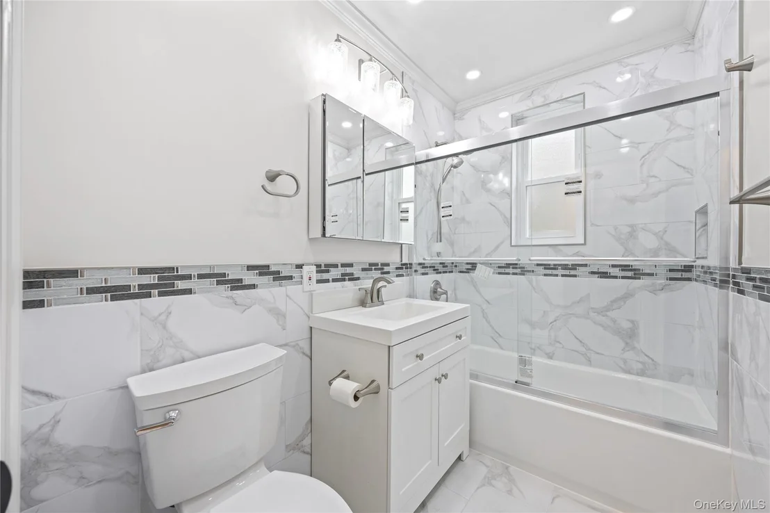 Photo of Unit 2A at 6535 Broadway