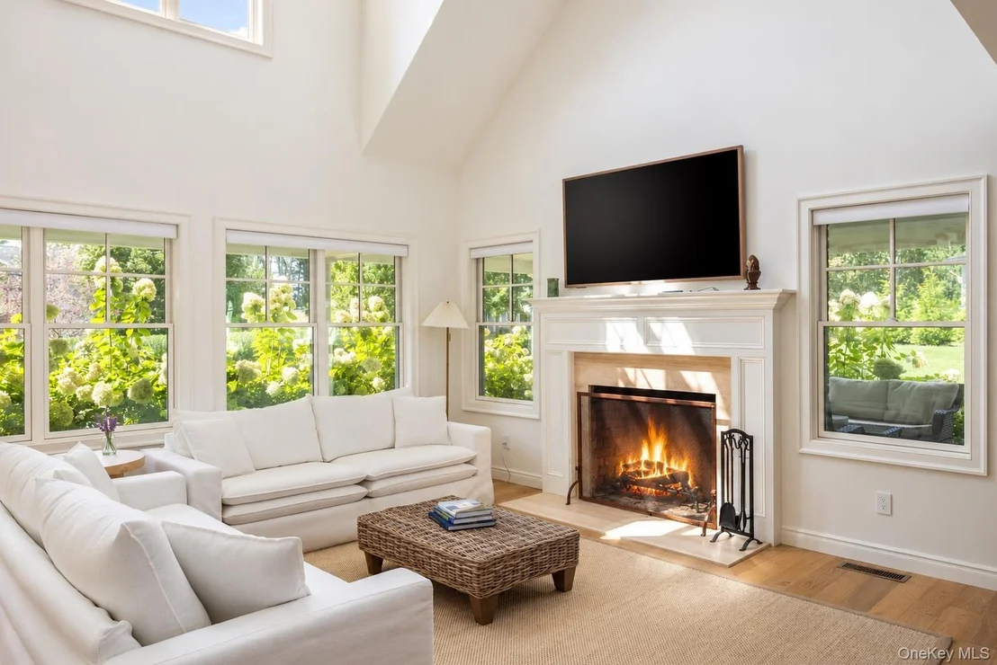 Photo of 860 Hillcrest Drive