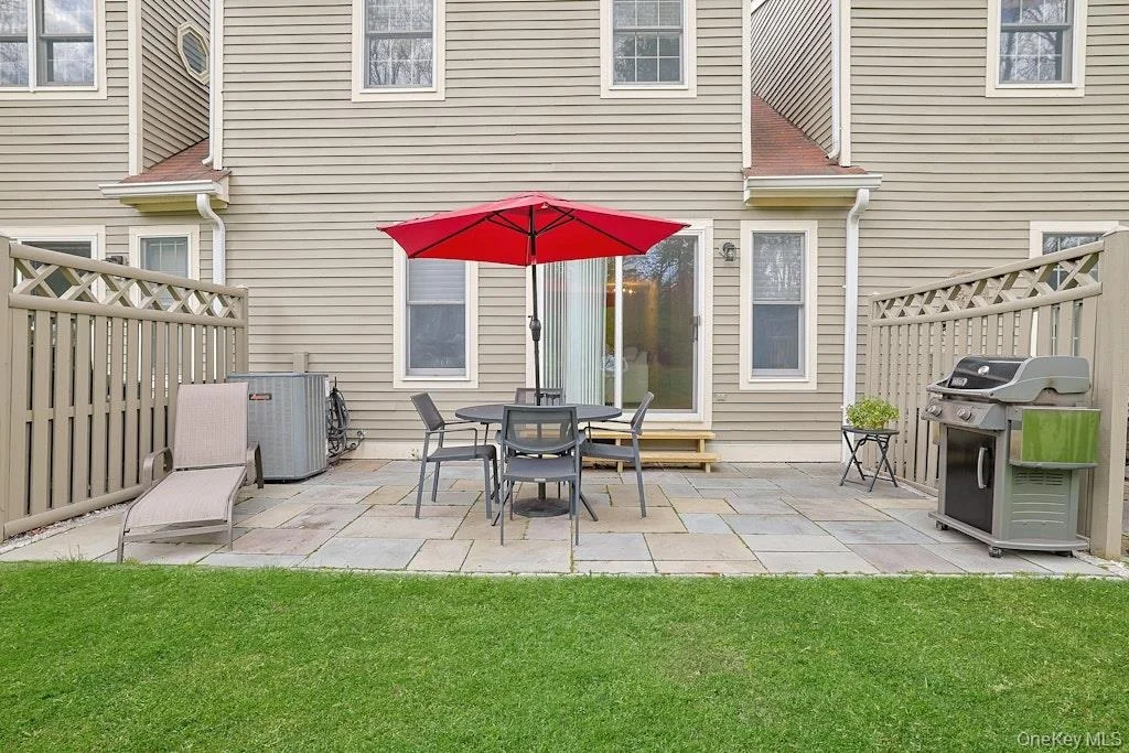 Photo of 1502 Regent Drive