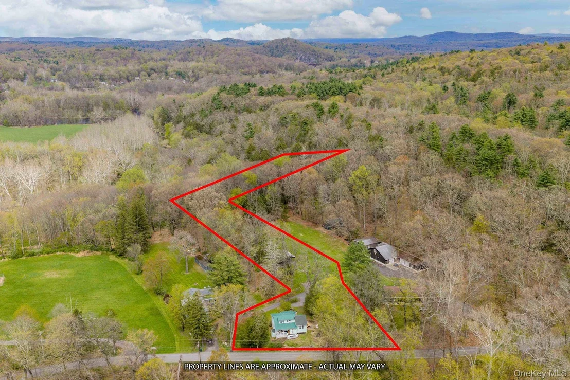 Photo of 452 Mountain Road