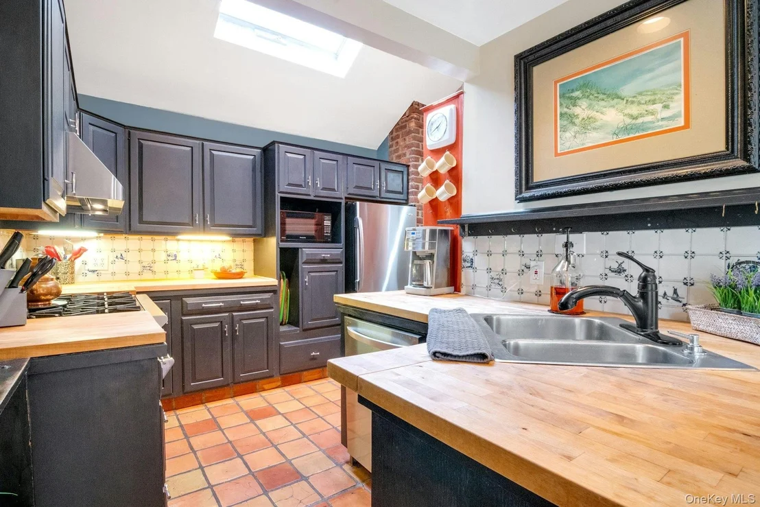 Photo of 8 Eldridge Avenue