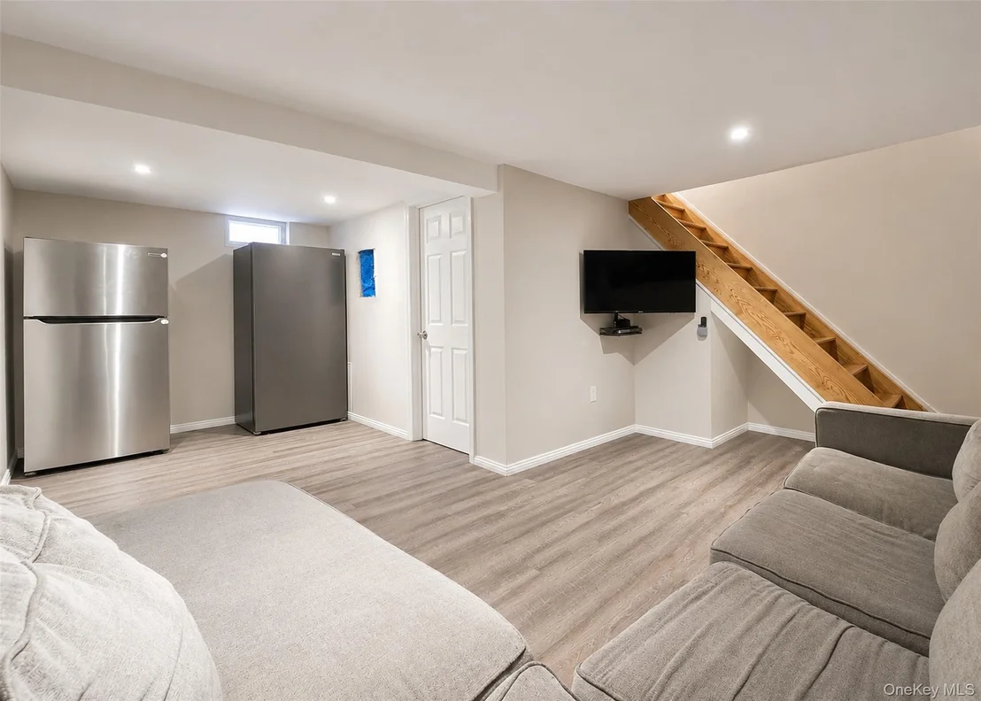 Photo of 348 Furrows Road