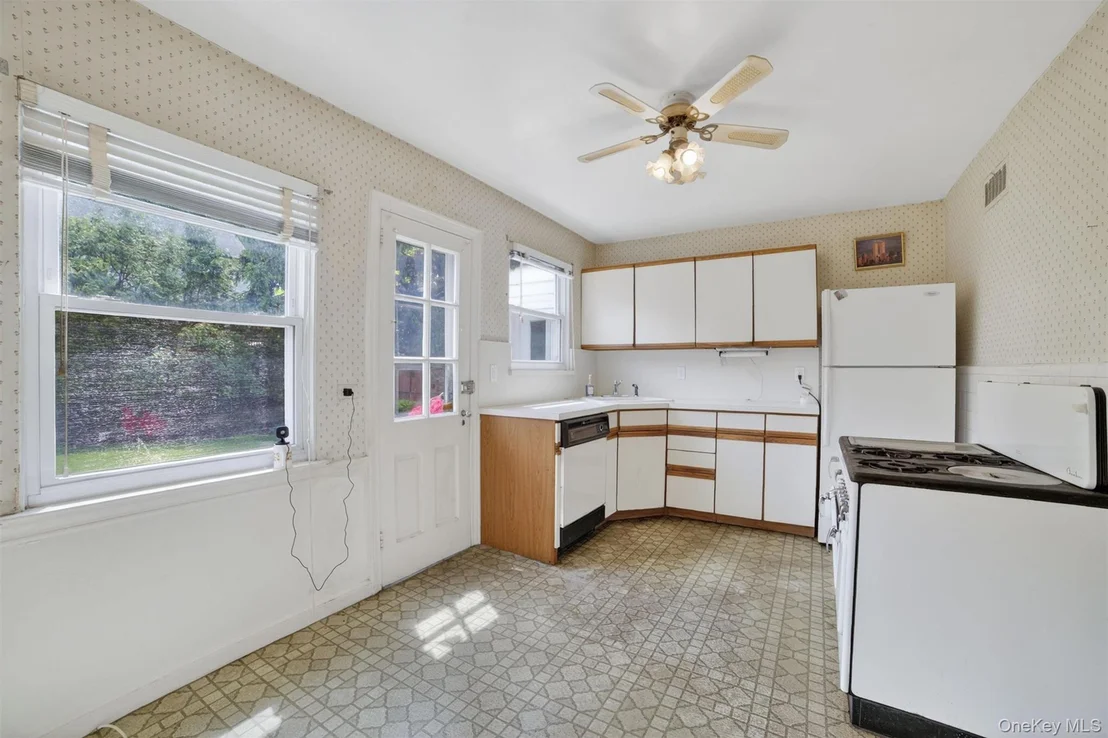 Photo of 395 Packman Avenue