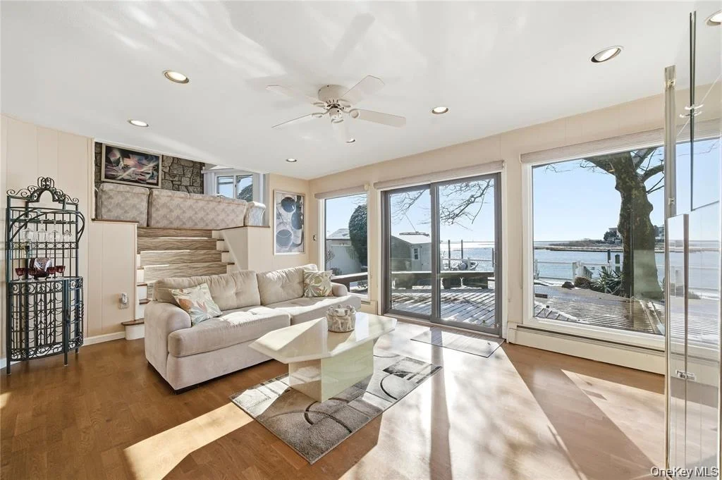 Photo of 3094 Riverside Drive