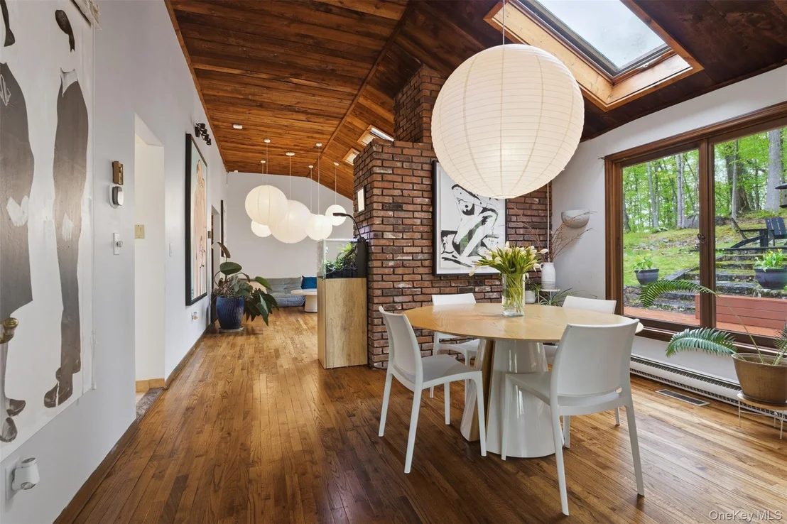 Photo of 8 Upper Shad Road