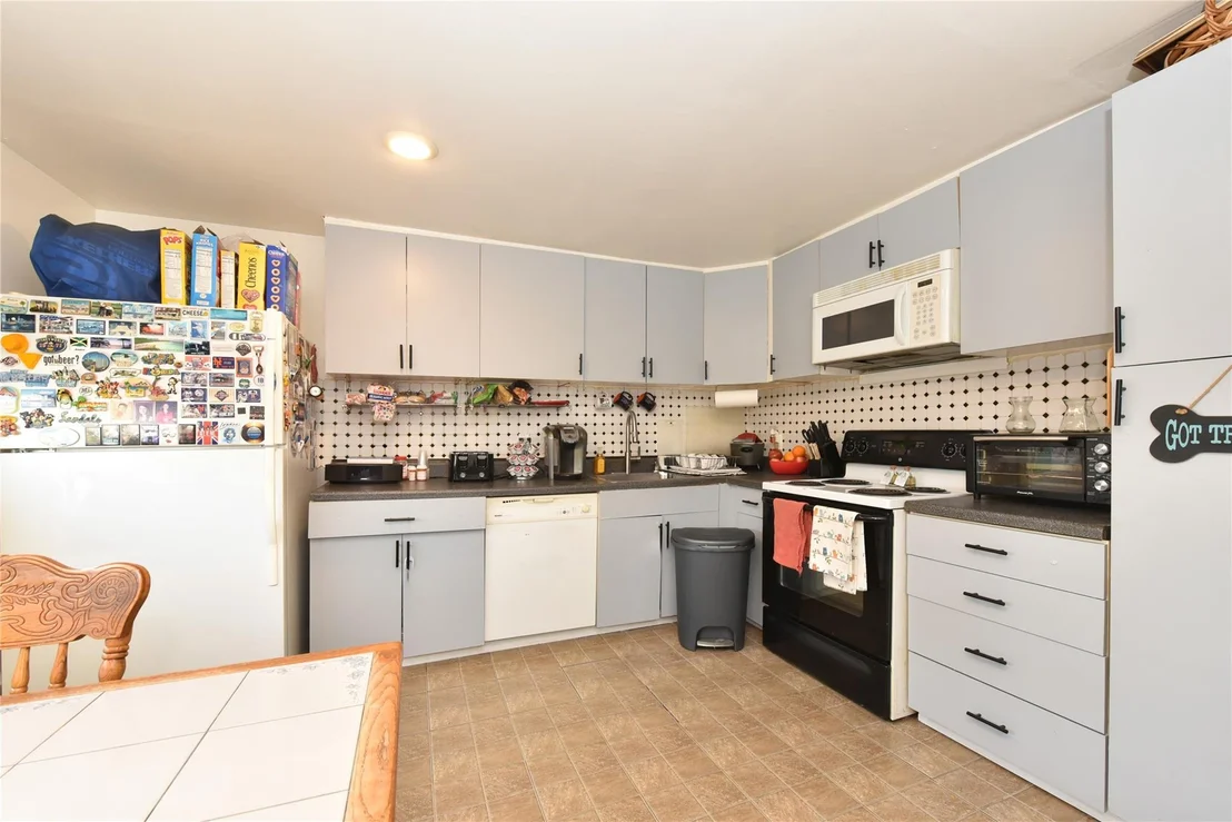 Photo of 195 Maple Avenue