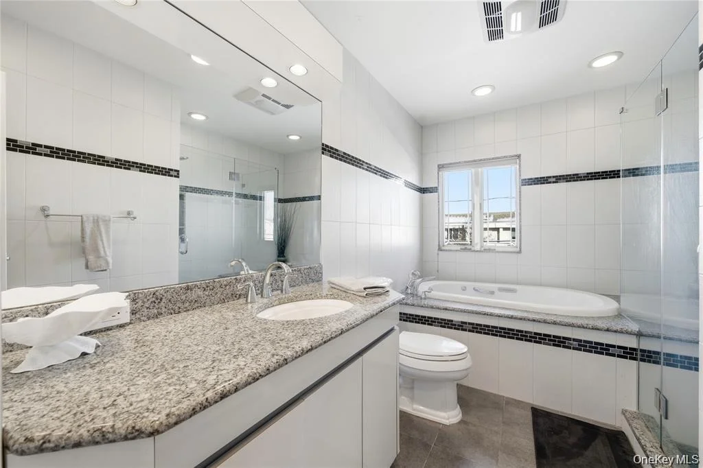 Photo of 3094 Riverside Drive