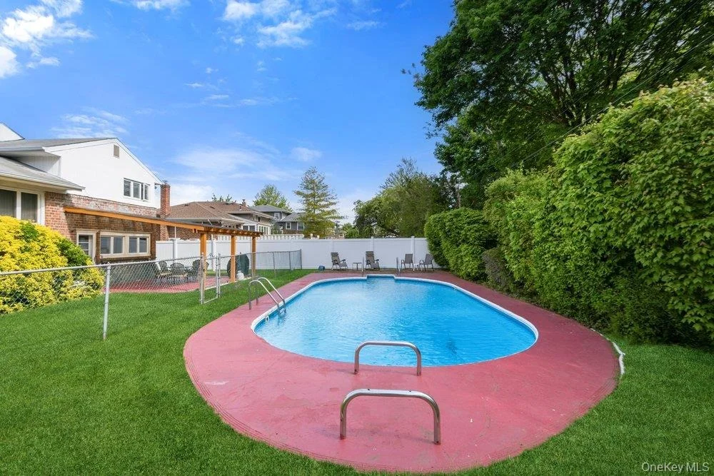 Photo of 8 Pasadena Drive