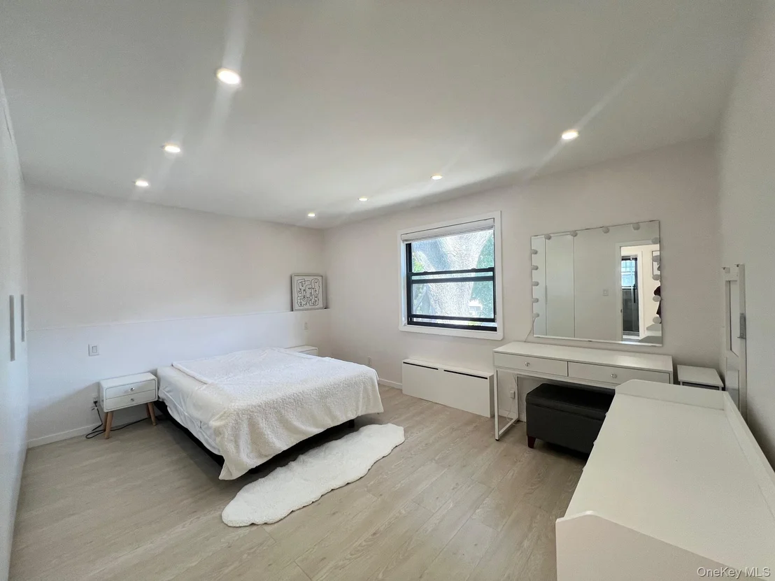 Photo of Unit B at 13707 68th Drive