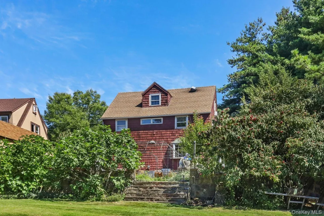 Photo of 889 James Street