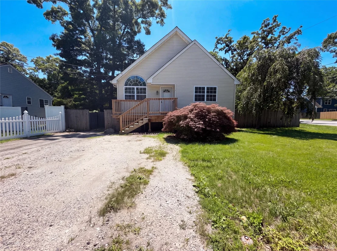 Photo of 166 Moriches Avenue