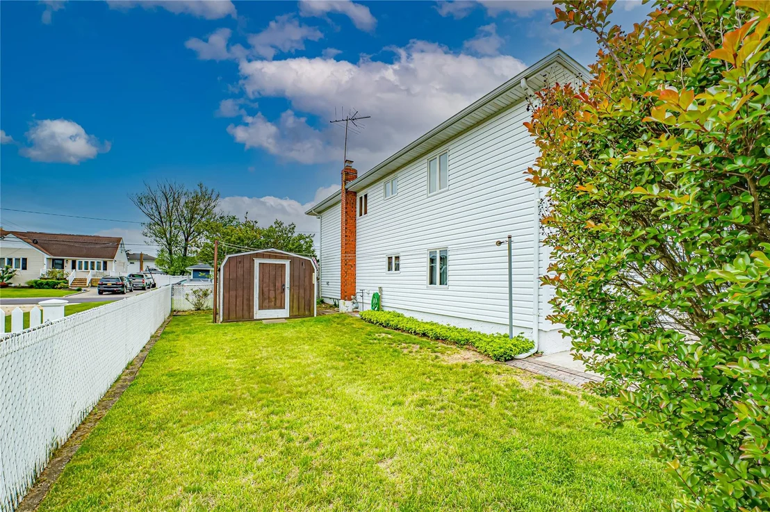 Photo of 50 West Hampton Road
