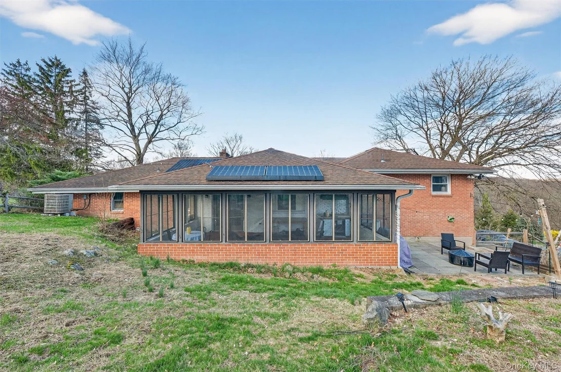 Photo of 216 Edgewood Drive N