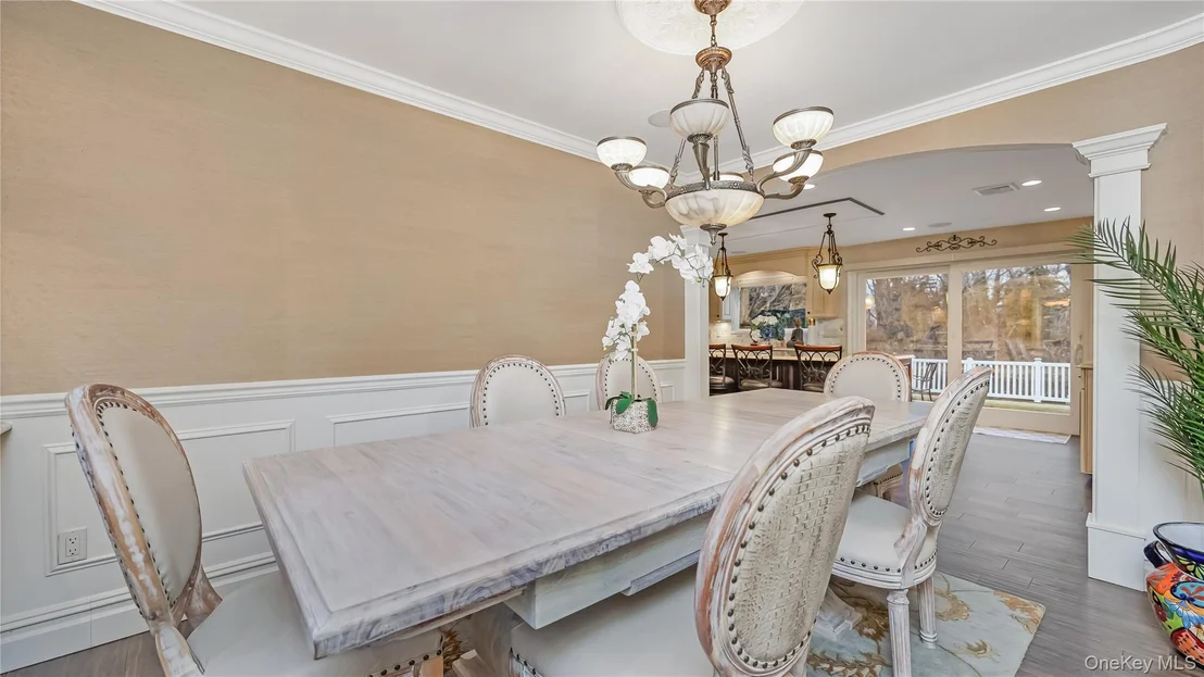 Photo of 2876 Shore Road