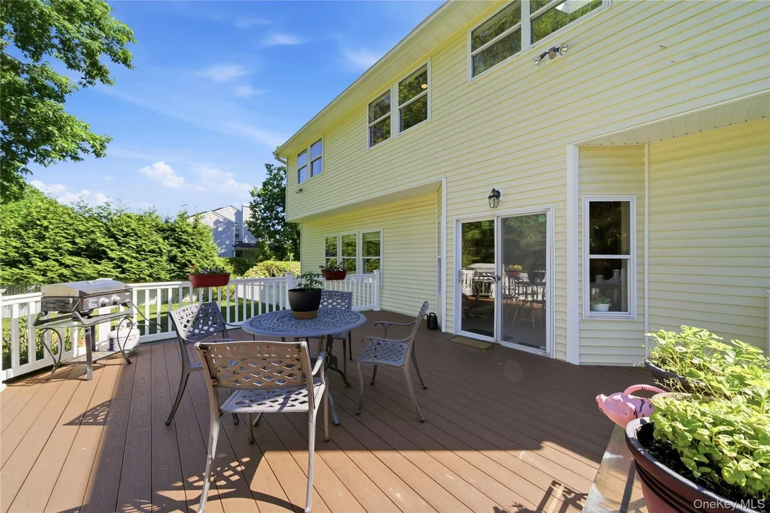 Photo of 9 Ridgefield Drive