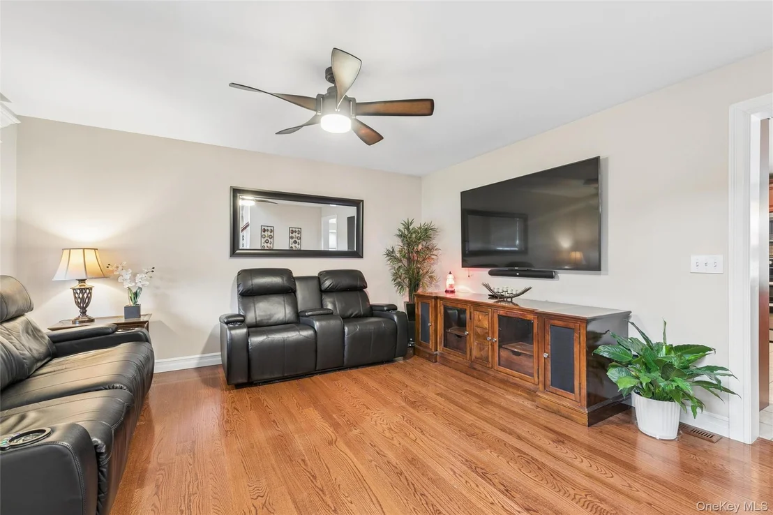 Photo of 406 Carnation Drive