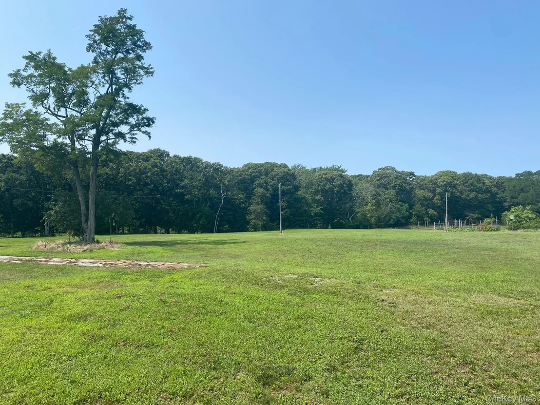 Photo of 2450 Main Road