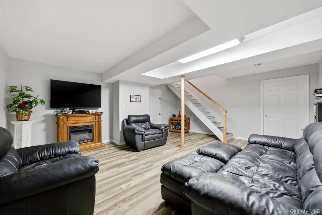 Photo of 9 Ridgefield Drive