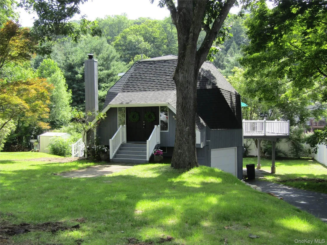 Photo of 374 Sprout Brook Road