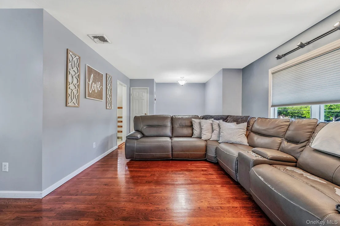 Photo of 413 N Broadway