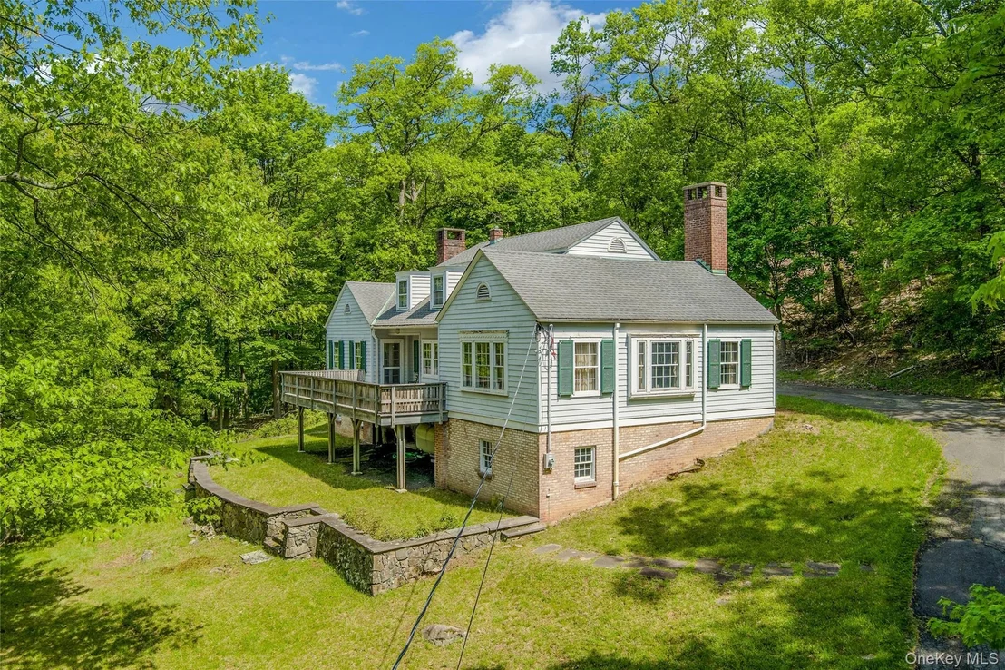 Photo of 982 Bradley Parkway