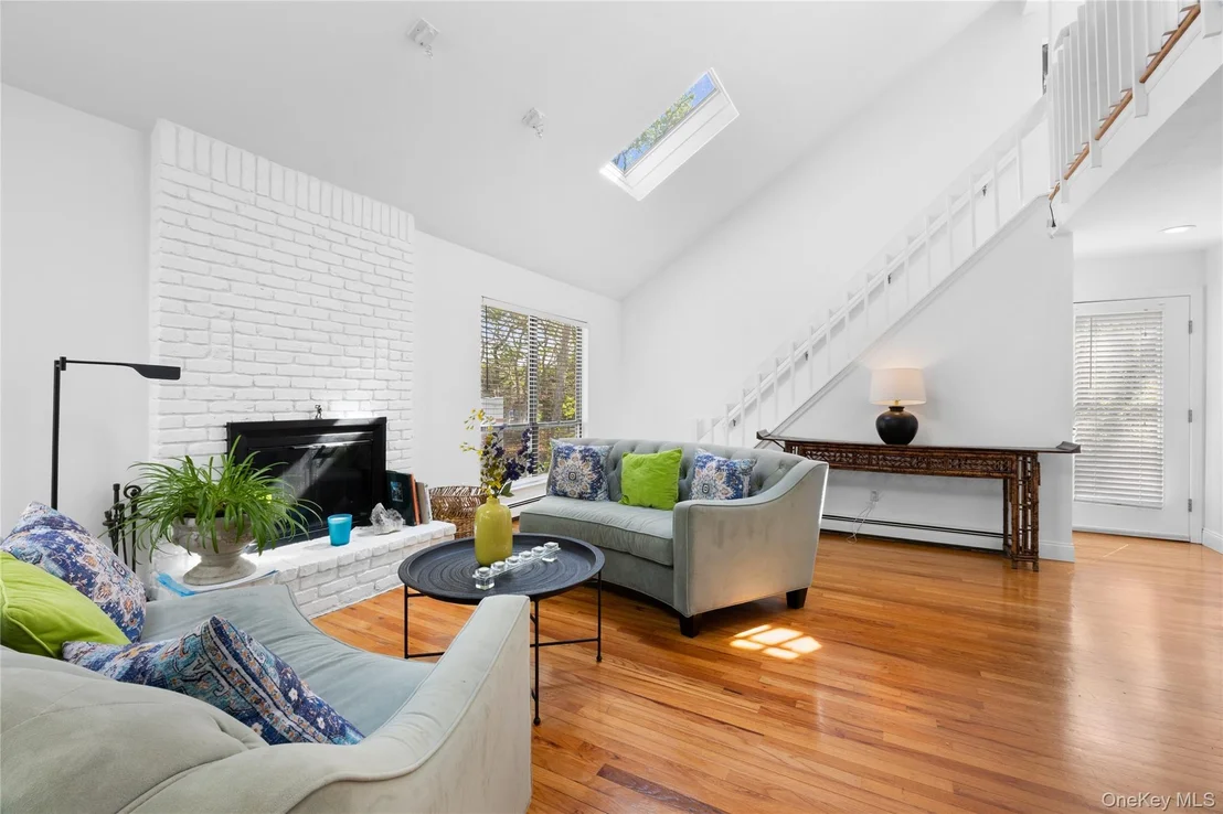 Photo of 37 Blue Jay Way
