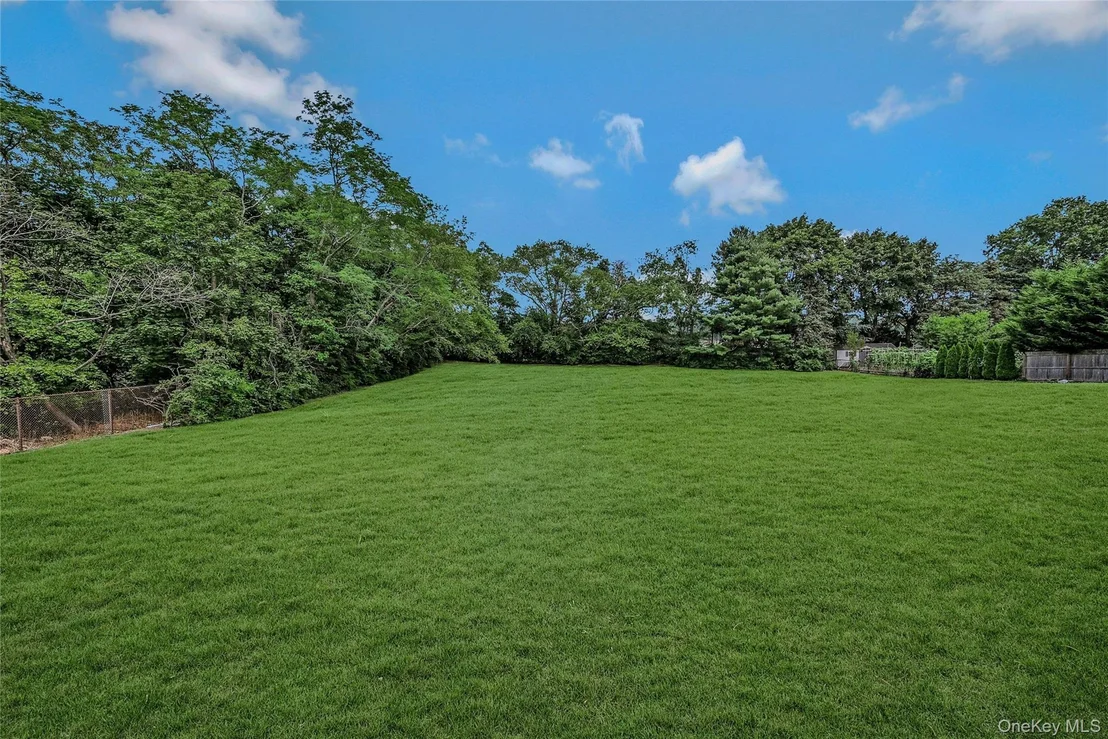 Photo of 107 Cedar Swamp Road