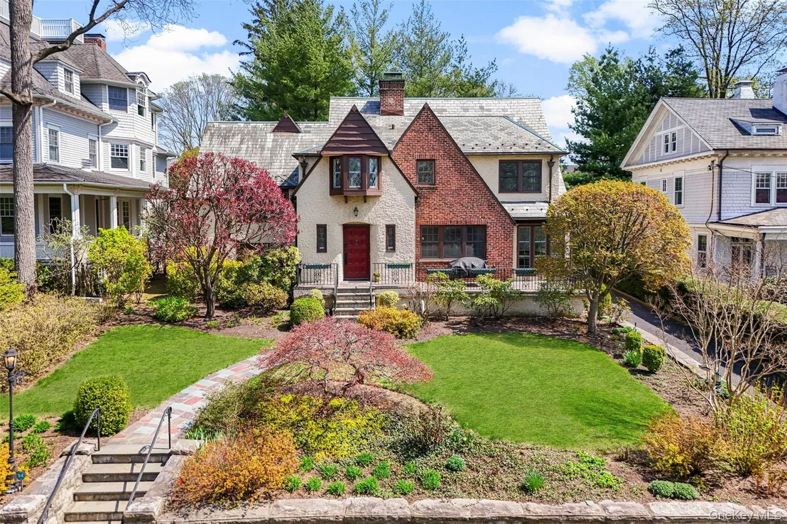 Photo of 210 Cliff Avenue