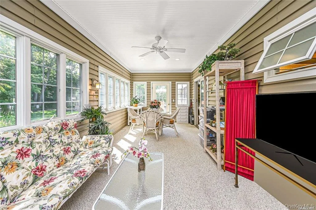 Photo of 828 Pondview Road