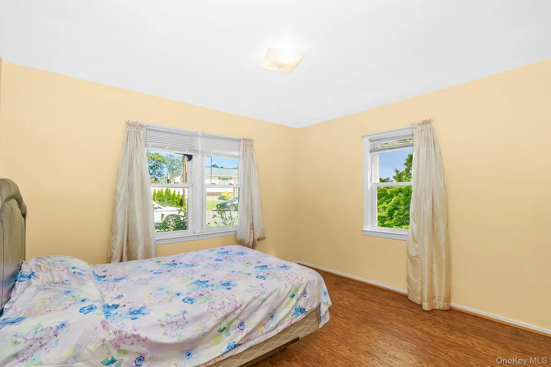 Photo of 214 Root Avenue