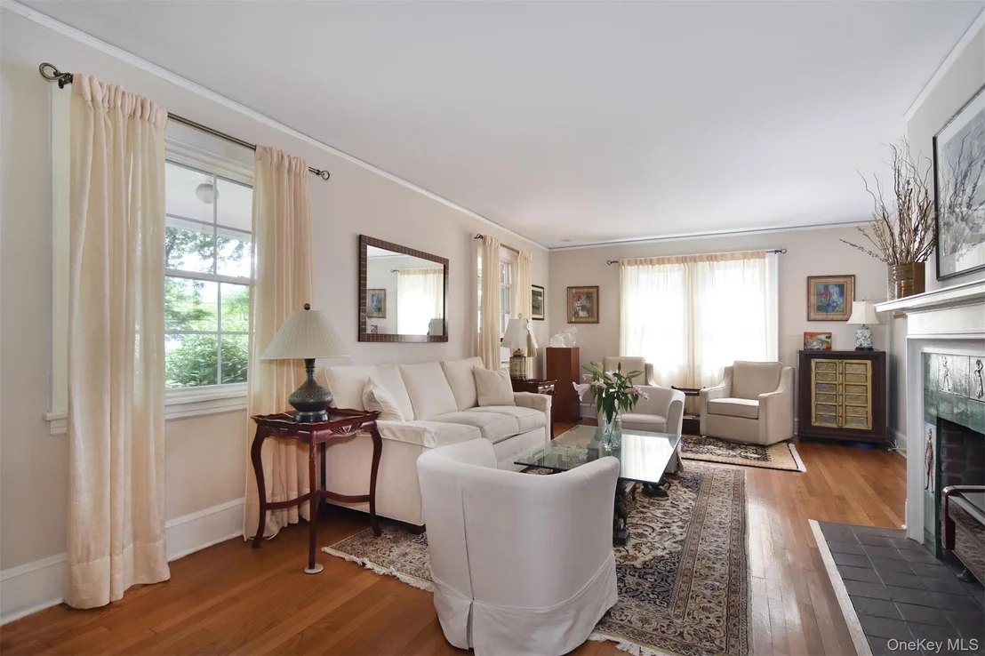 Photo of 579 Manor Lane