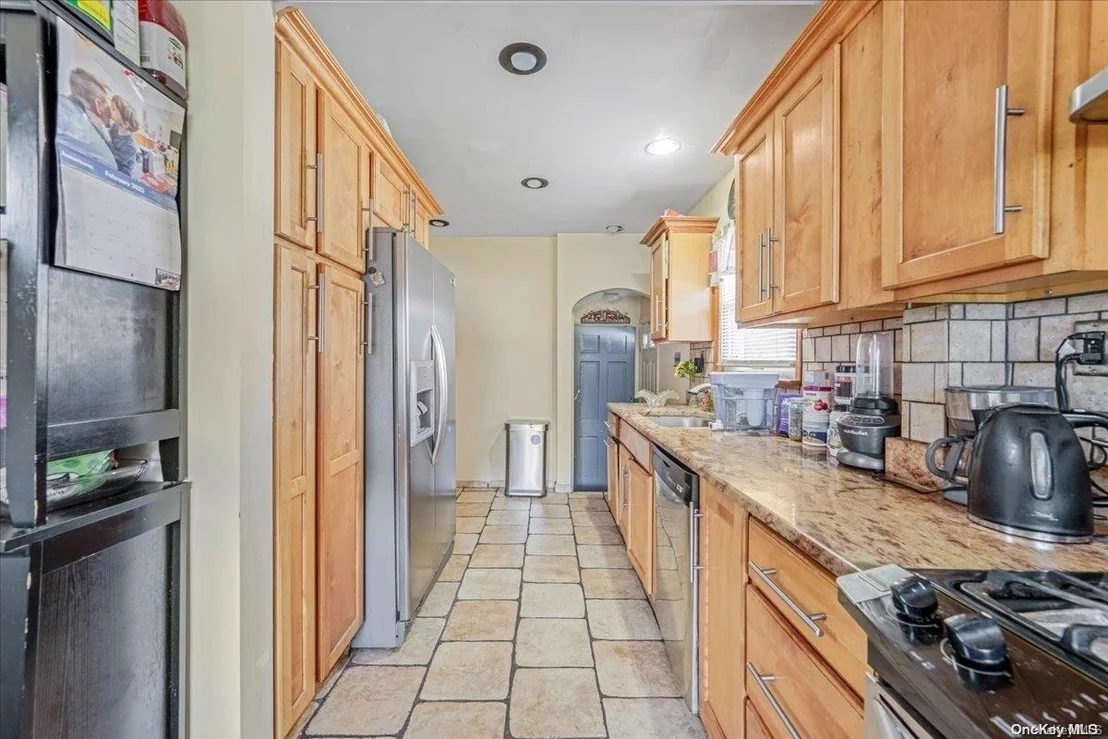 Photo of 589 Pinebrook Avenue