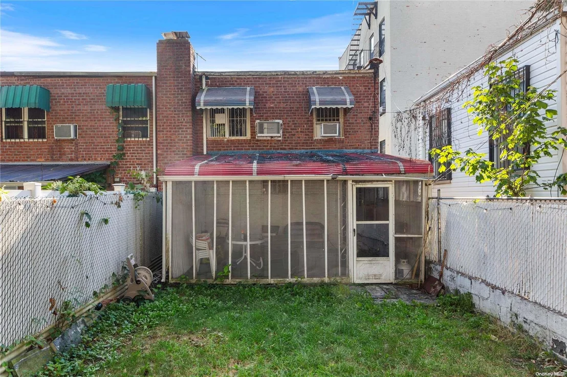 Photo of 765 Shepherd Avenue