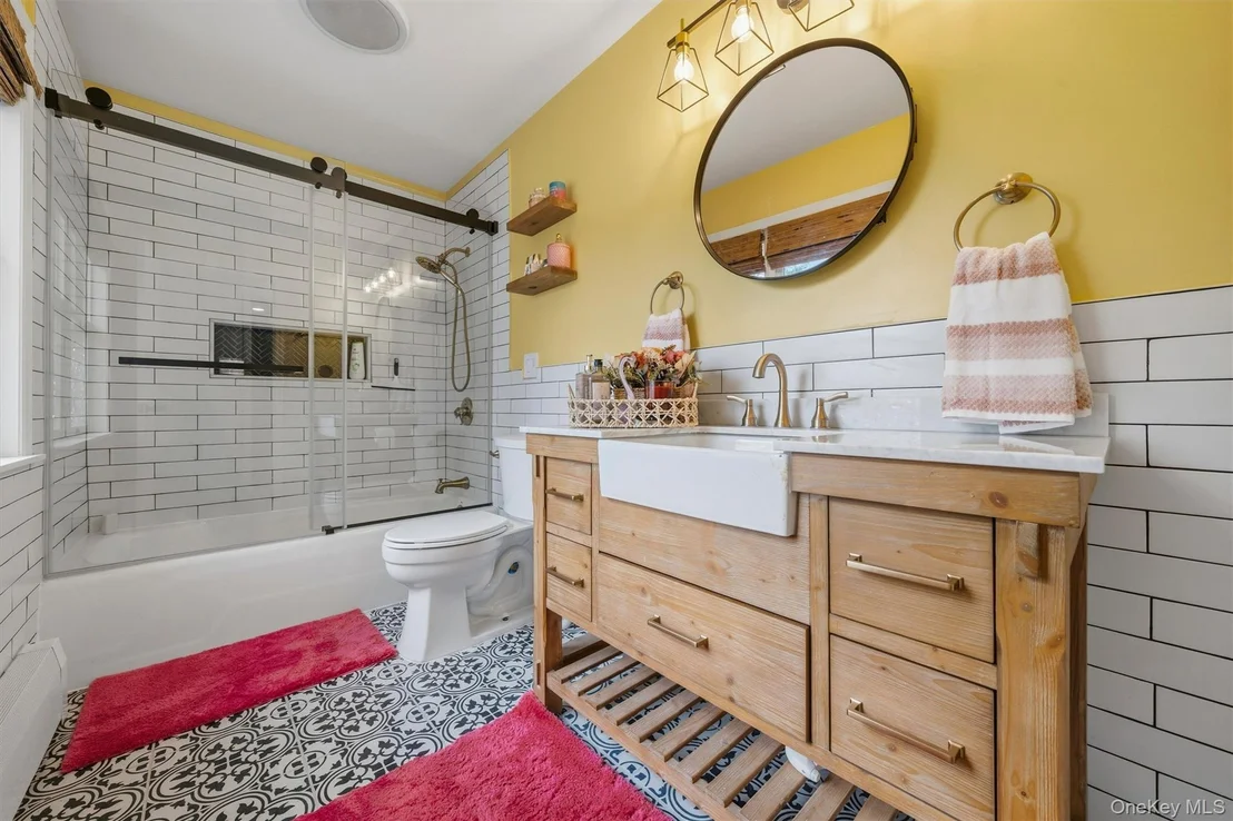 Photo of 412 Laroe Road
