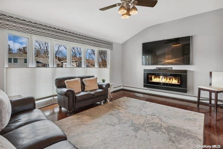 Photo of 28 S Oaks Boulevard