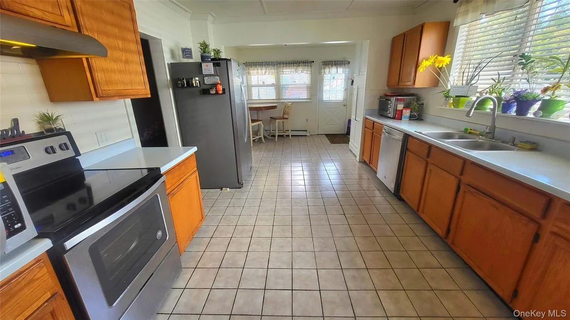 Photo of 10 Corlies Avenue