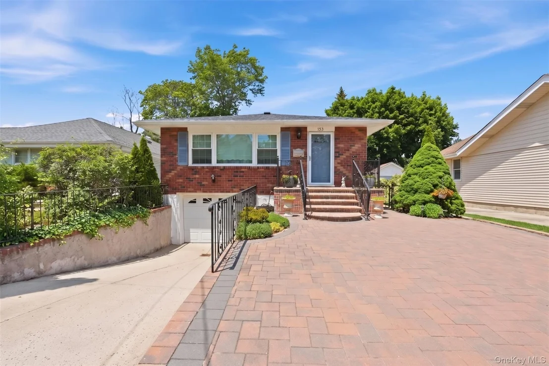 Photo of 153 Davison Avenue