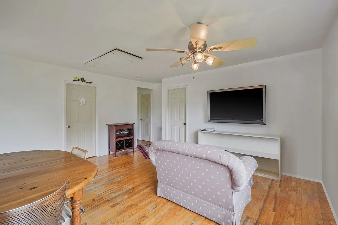 Photo of 2 Queen Drive