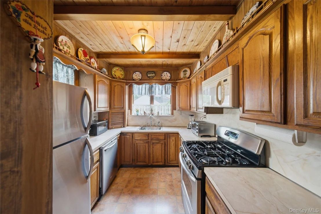 Photo of 6033 69th Lane